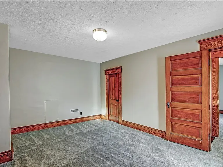301 E Columbus St — Photo 22