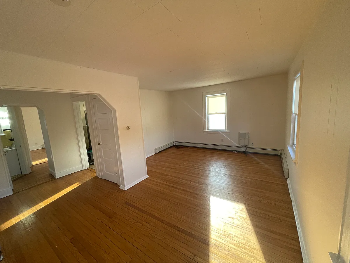 Building Photo - 126 Hickory Ave #2