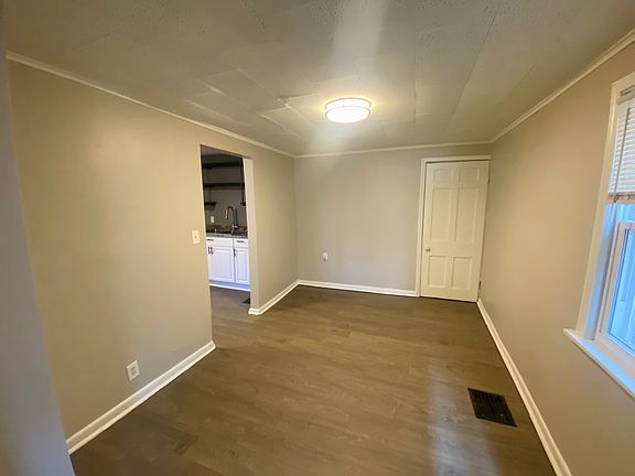 Dining room leading to the kitchen