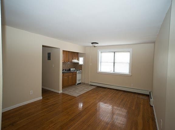 5th image of 165 Chancellor Ave APT 4C