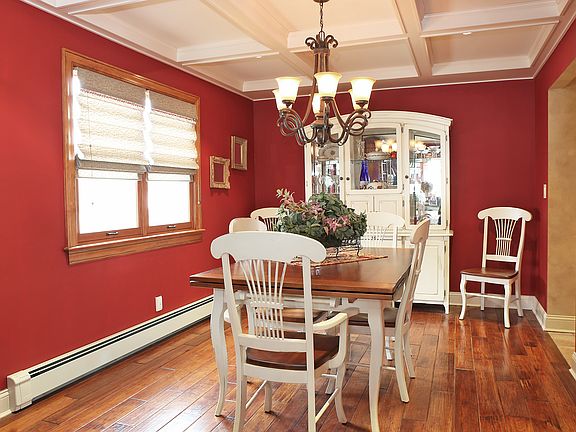 4th image of 26 Cedar St