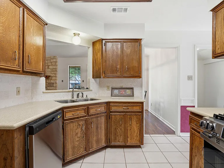 306 Woodstone Dr — Photo 13