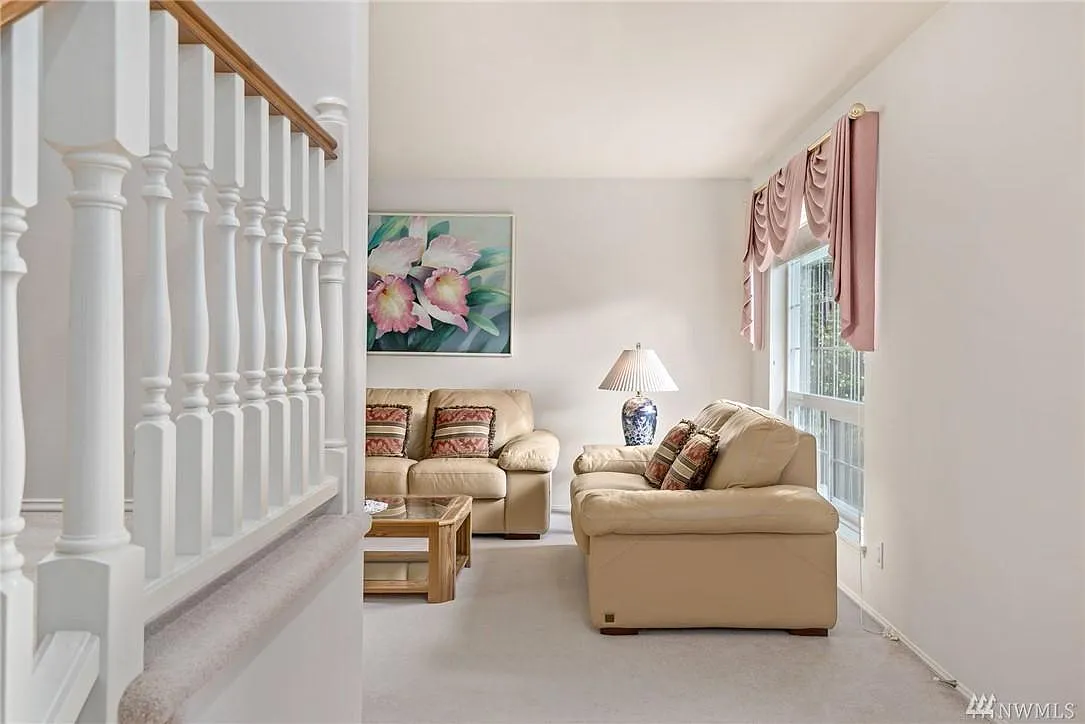 4 bed, 2760 sqft, $3,800 — Photo 3