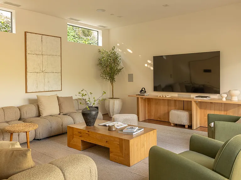 12752 Mulholland Dr — Photo 13