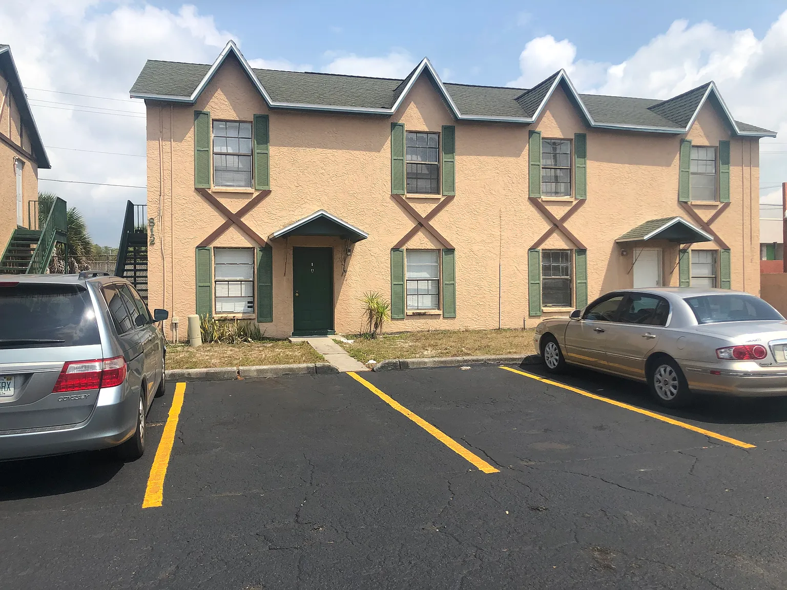 2 bed, 812 sqft, $1,345 — Photo 1