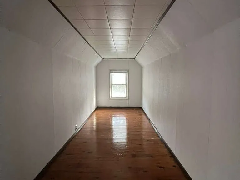 11215 Langton Ave — Photo 13