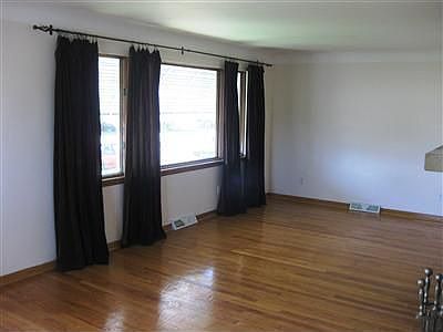 3rd image of 2219 Clarence Ave