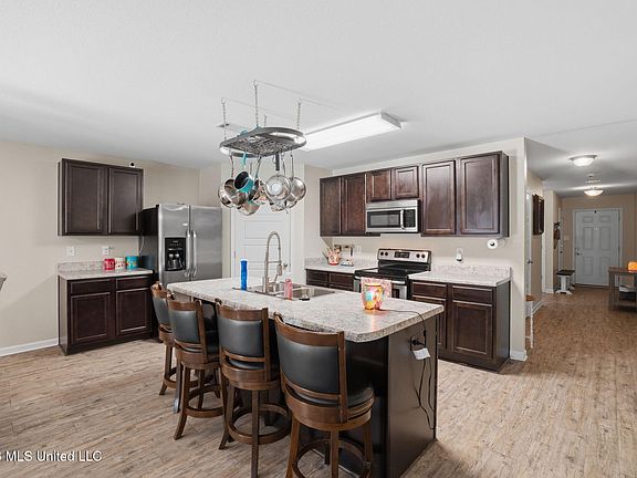 5th image of 538 W Marigold Dr