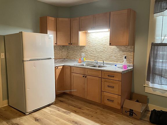 kitchen, photo taken while standing in the pantry doorway