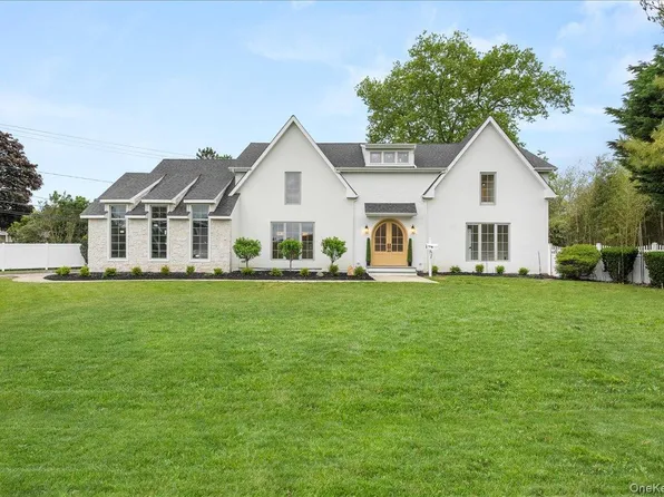 14 Kennedy Lane, West Islip, NY 11795