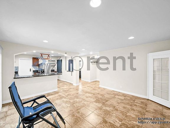 5th image of 2335 Logan St