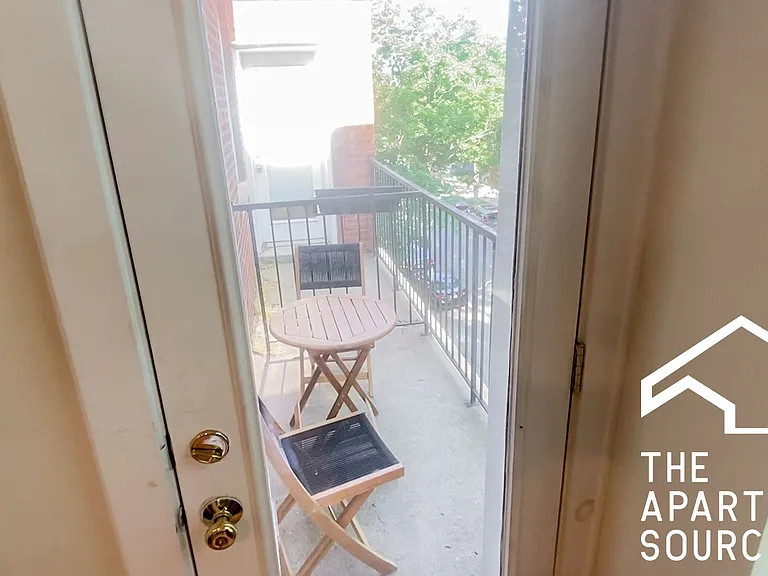 2522 W Leland Ave #2 — Photo 3
