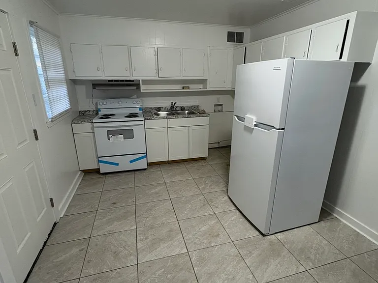 6804 Stinson Ct — Photo 2