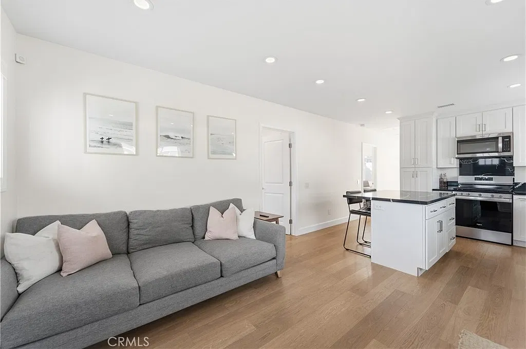 2 bed, 800 sqft, $3,500 — Photo 4