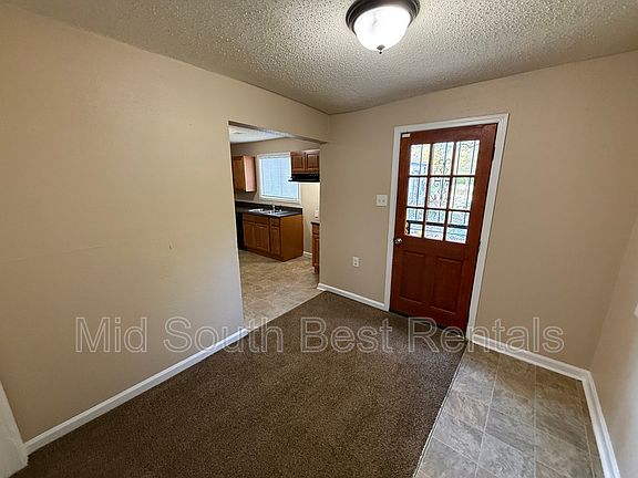 5th image of 3054 Manhattan Ave