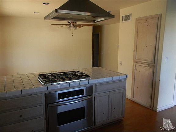 3rd image of 967 Ann Arbor Ave