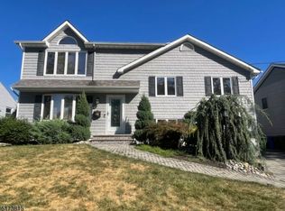 625 Beechwood Rd, Linden, NJ 07036