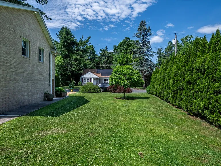 18 Carlyle Pl — Photo 32
