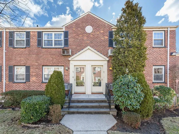 69-21 215th St #A, Oakland Gardens, NY 11364