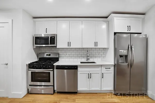 Rented by Real Street Inc | media 18