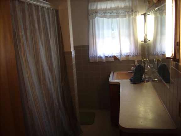 5th image of 160 Wallace Ave