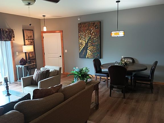 4th image of 8600 Lakeview Dr #D
