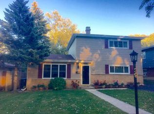 39 N Ridgemoor Ave, Mundelein, IL 60060