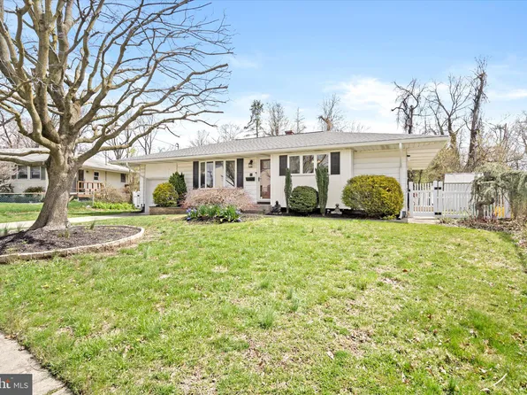 14 Copperfield Dr, Hamilton, NJ 08610