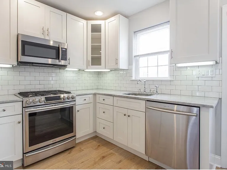 1322 S Bancroft St — Photo 6