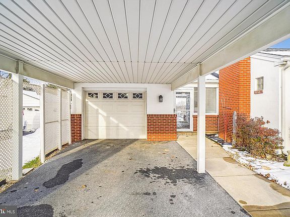 3rd image of 438 Hook Rd
