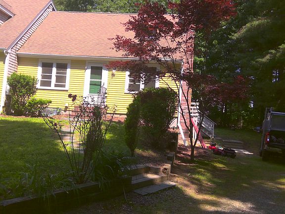 4th image of 15 Erikson Ln #B