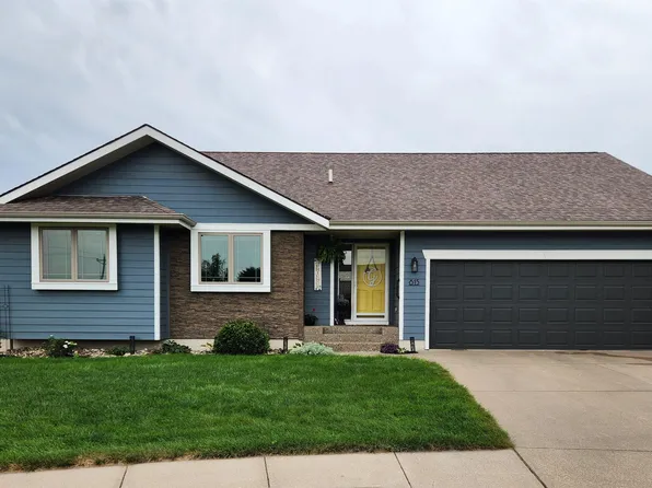 815 James Pl, Yankton, SD 57078
