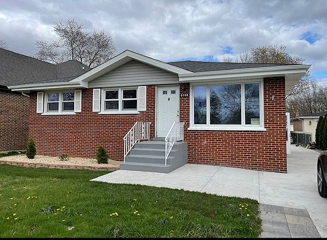 1st image of 9739 Oak Park Ave