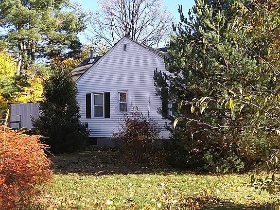 5th image of 22 Laurel Ave