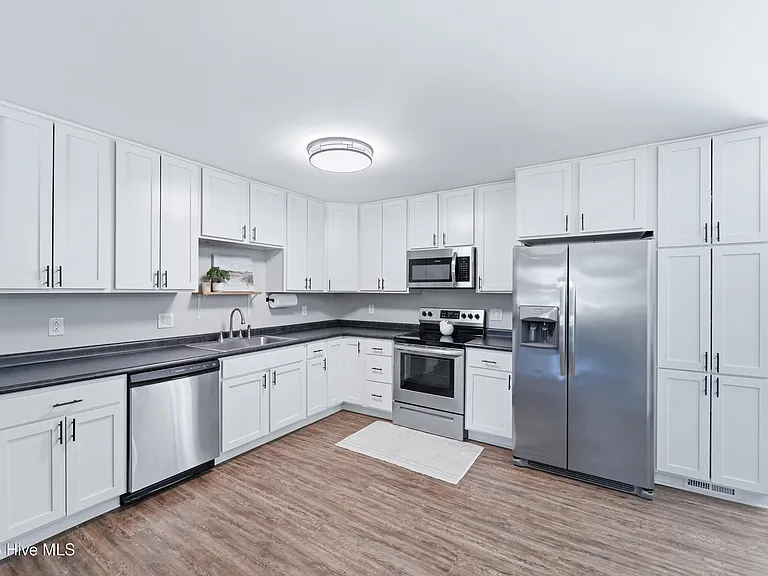 110 Estate Dr — Photo 13