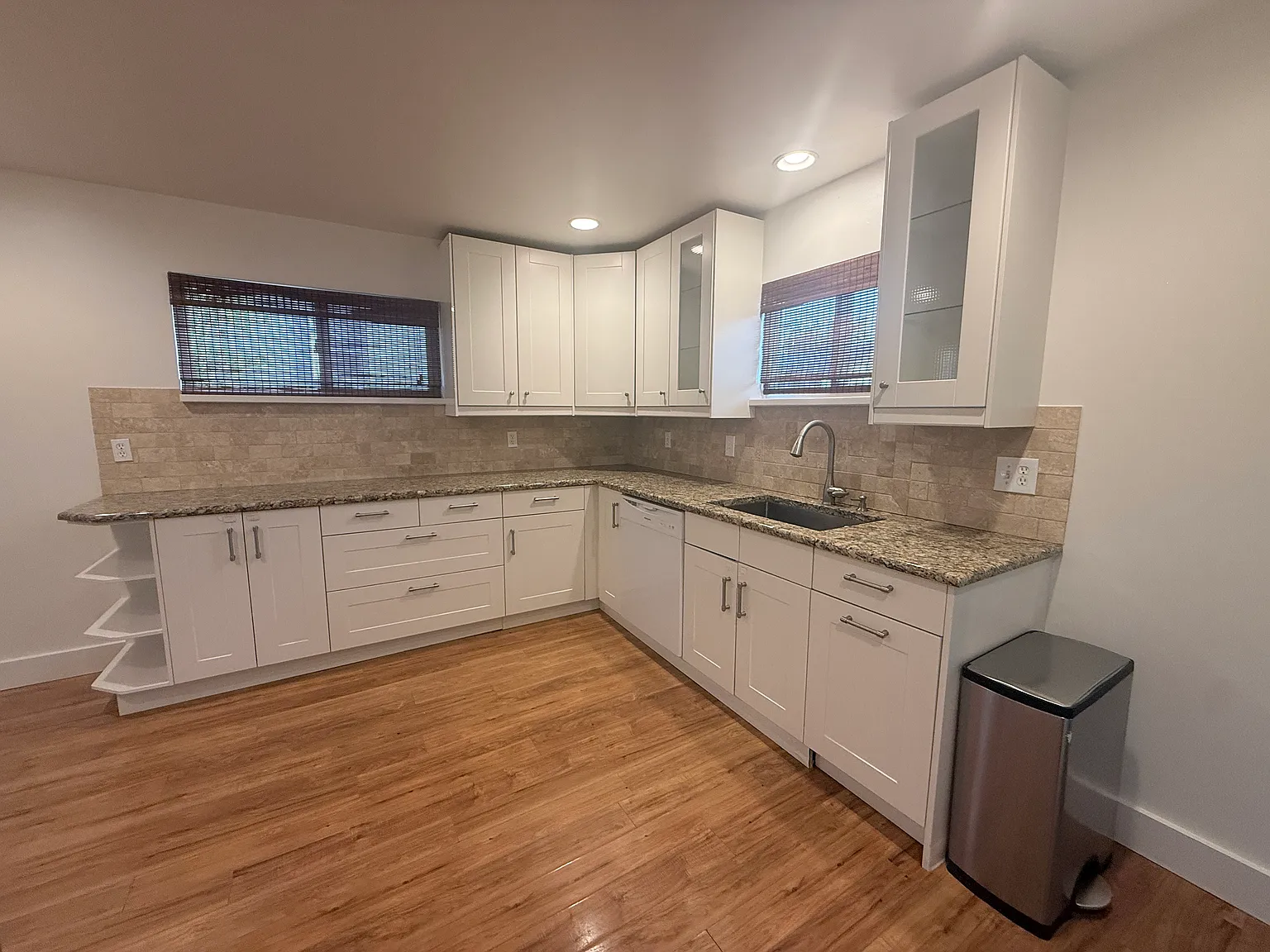 3 bed, 1050 sqft, $2,700 — Photo 2