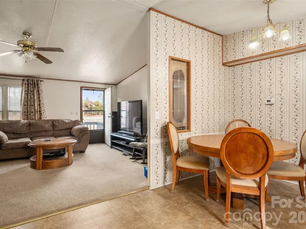 2748 Flat Creek Rd, Lancaster, SC 29720