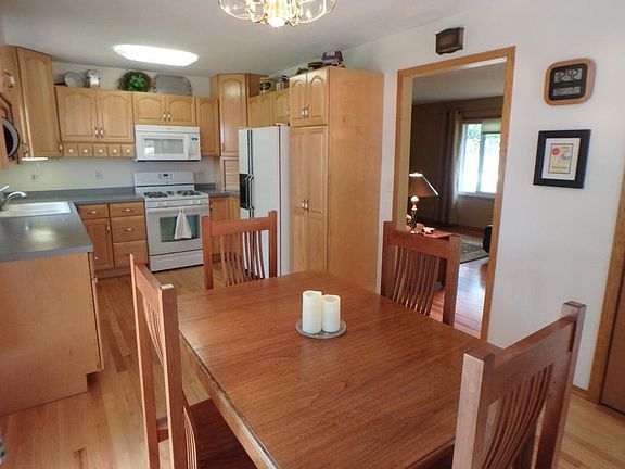 4th image of 11973 Oak Park Ct NE