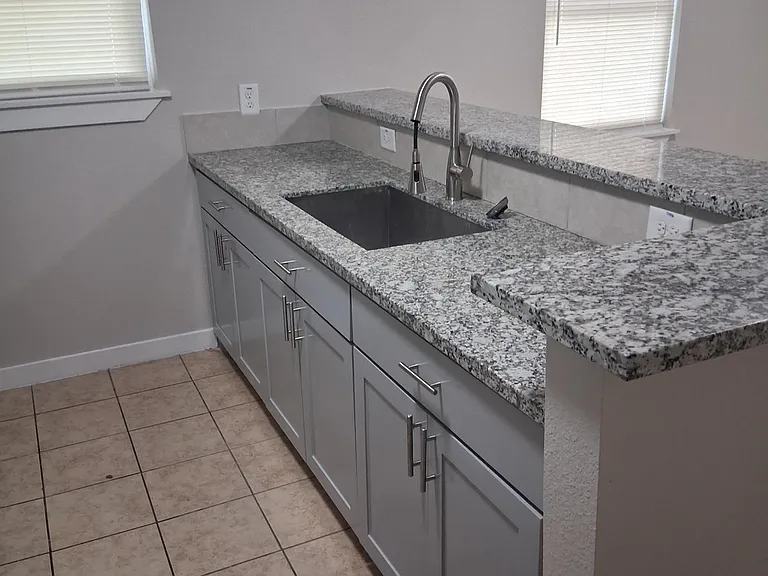Leonora Apartments — Photo 17