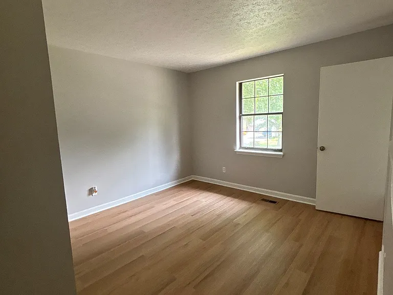 418 Lyndon Ln — Photo 8