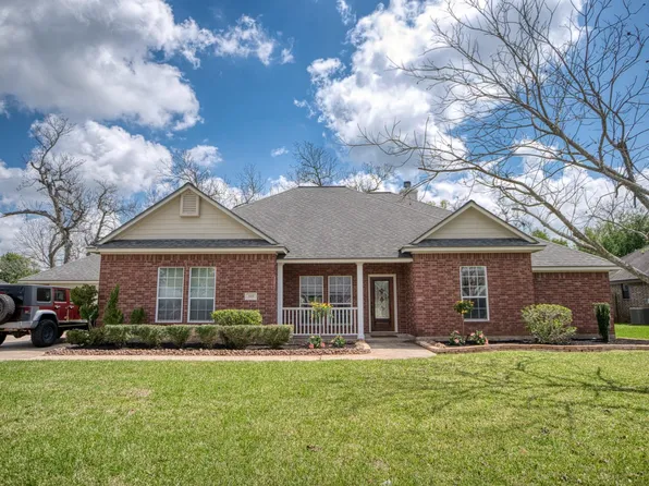 309 Williamsburg Ave, Clute, TX 77531