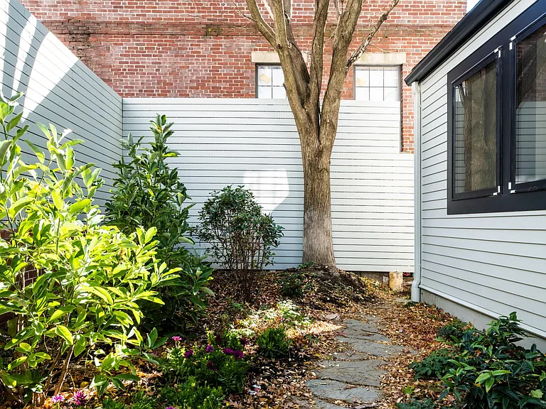 115 Spring St — Photo 45