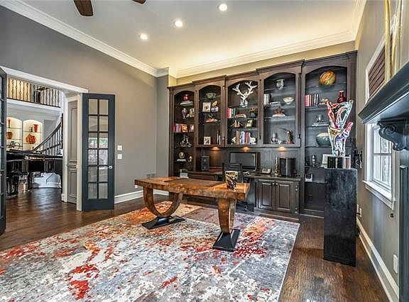 4th image of 4000 Sahara Ct