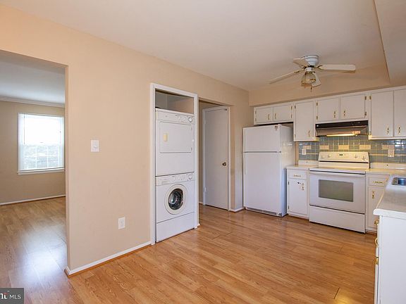 5th image of 941 Cheshire Ct