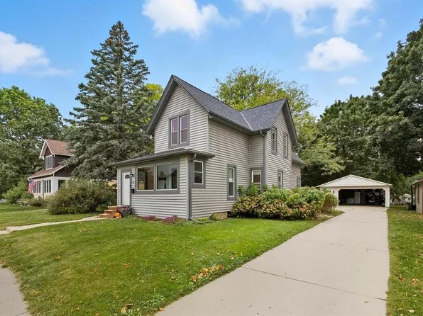64 South Chestnut STREET, Oconomowoc, WI 53066