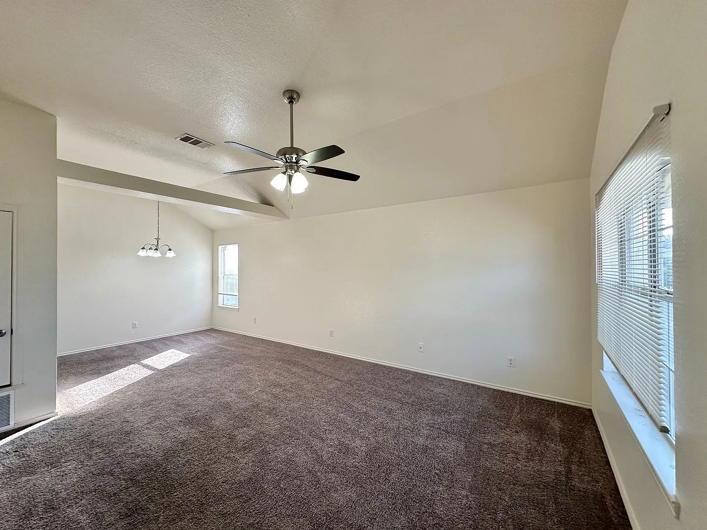 5007 John David — Photo 2