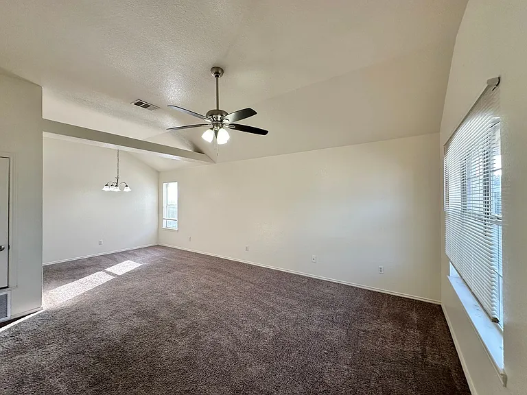 5007 John David Dr — Photo 2
