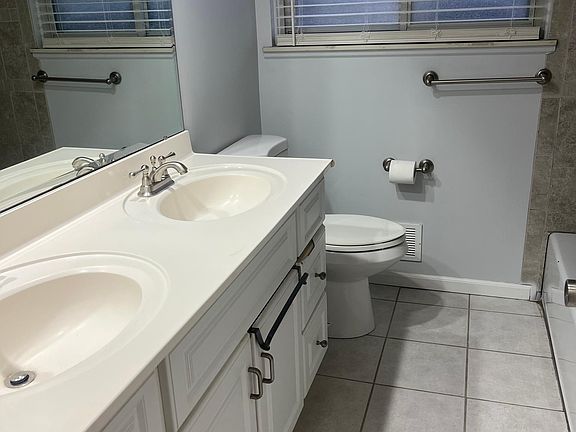 3rd image of 3805 Dawson Dr