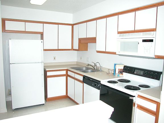 Spacious Kitchen with on-demand Filtered water