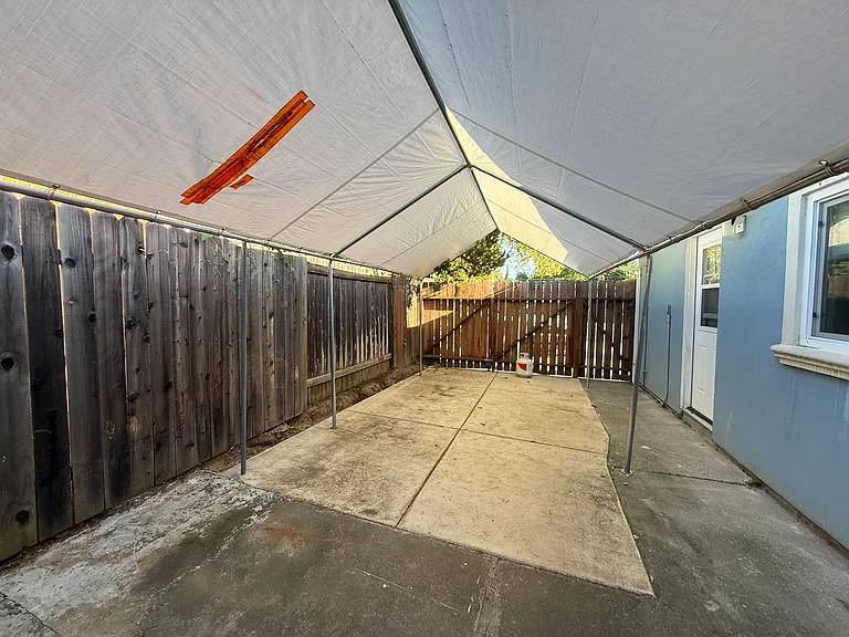 Laredo Rd — Photo 11
